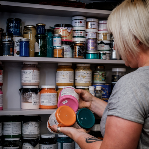 Amy from Pinkyswifts showing different paint colours